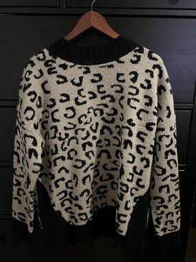 Leopard Print Crewneck Sweater - Black & Cream